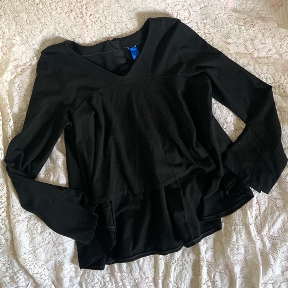 Kit and Ace Black v-neck high-low top with bell sleeves - Picture 2 of 5